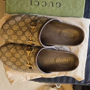 Gucci horsebit mules beige / ebony brown classic GG canvas calf leather. Mens